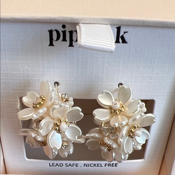 Piper K | Floral Hoop Earrings ✨ - Picture 7 of 7